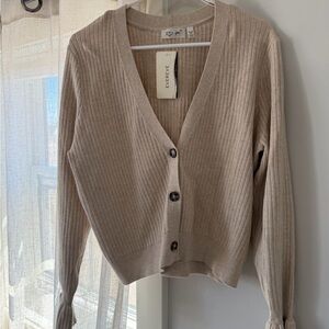 Evereve Neutral Ribbed V-Neck Button Cardigan - Beige